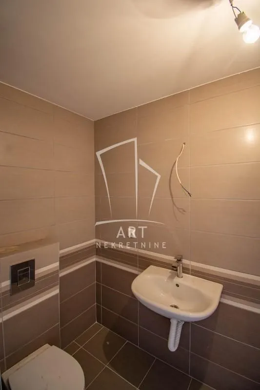 Sale, four bedroom apartment, 101m², Voždovac Sve Podlokacije, Beograd