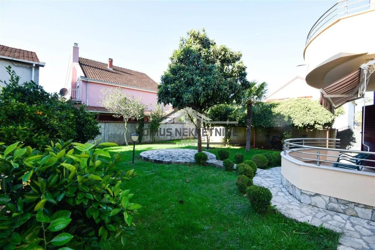 Rent, house, 200m², Donja Gorica, Podgorica