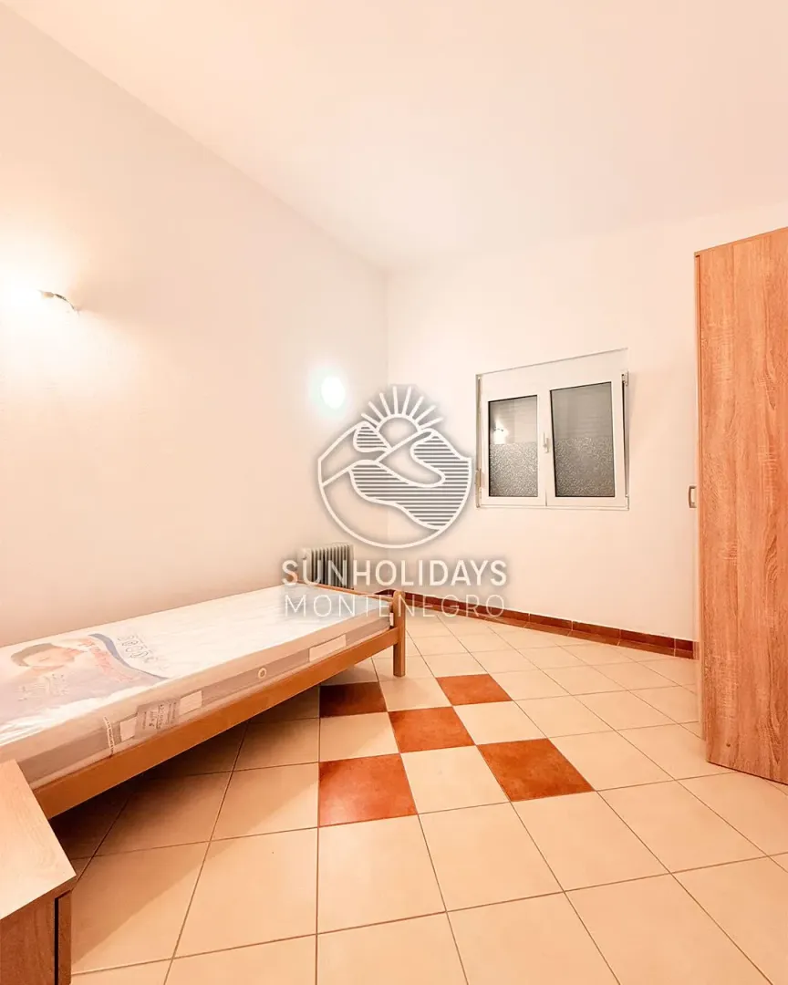Small bedroom with a bed and wardrobe.