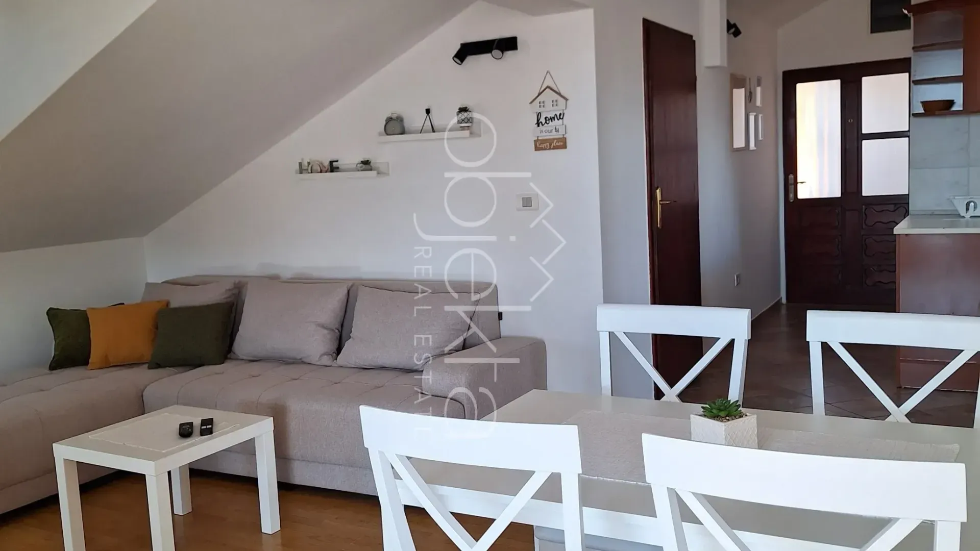 Izdavanje, stan, 80m², Tivat, Crna Gora