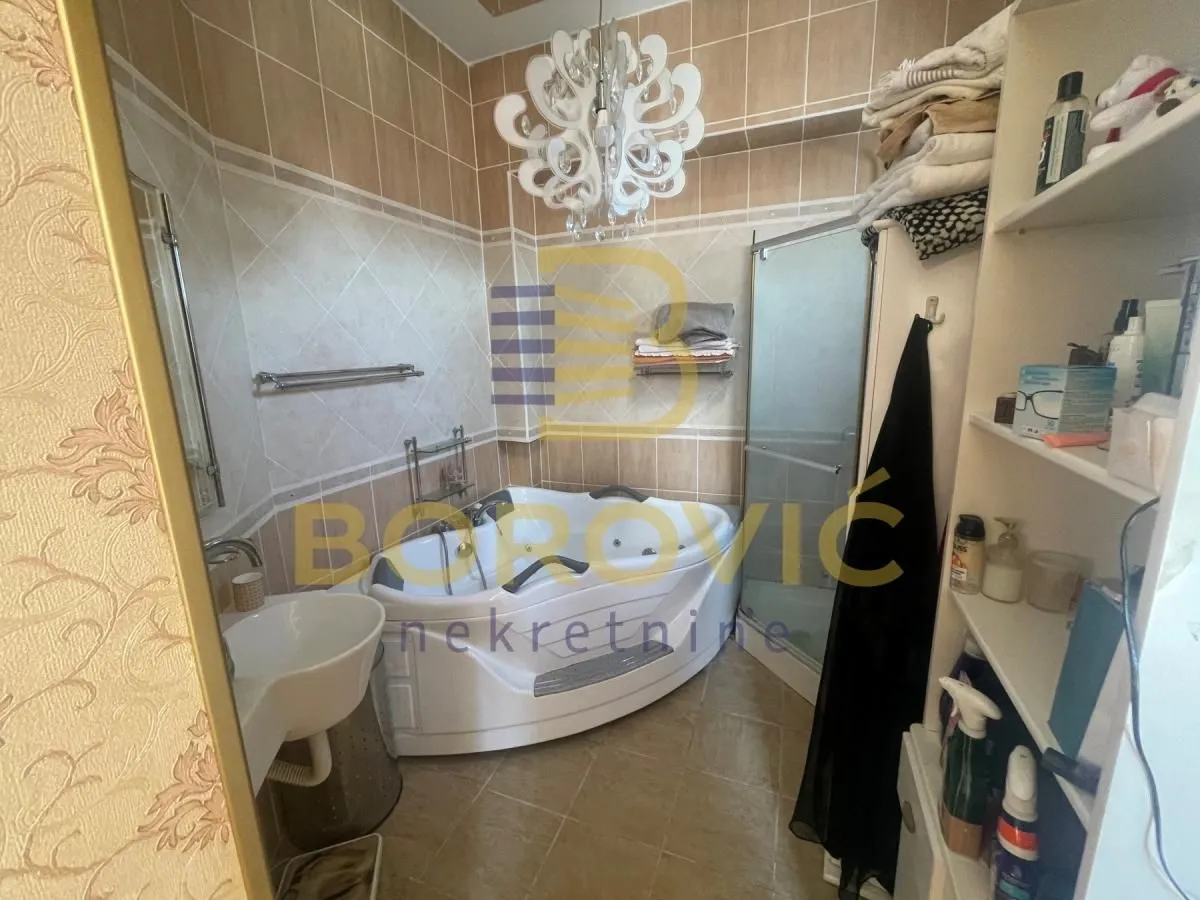 Prodaja, dvosoban stan, 77m², Đeram Pijaca, Beograd