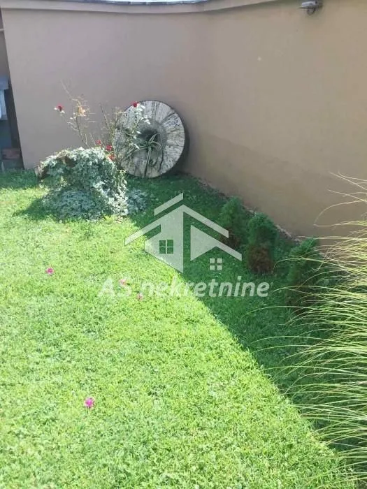Izdavanje, kuća, 400m², Fon (Fon - Bilećka), Voždovac Sve Podlokacije