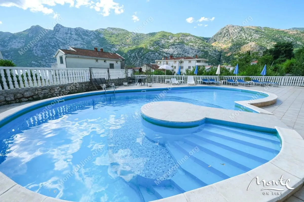 Prodaja, trosoban stan, 130m², Risan, Kotor