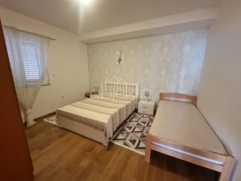 Bedroom with a double bed and an additional single bed. - image 7