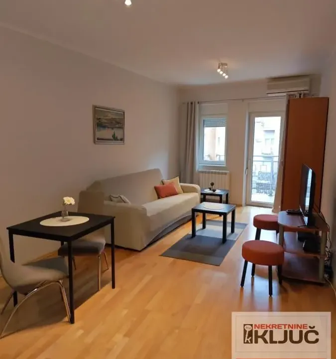 Rent, studio apartment, 39m², Bulevar Oslobodjenja, Novi Sad Sve Podlokacije