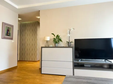 Prodaja, dvosoban stan, 64m², City Kvart, Podgorica - image 10