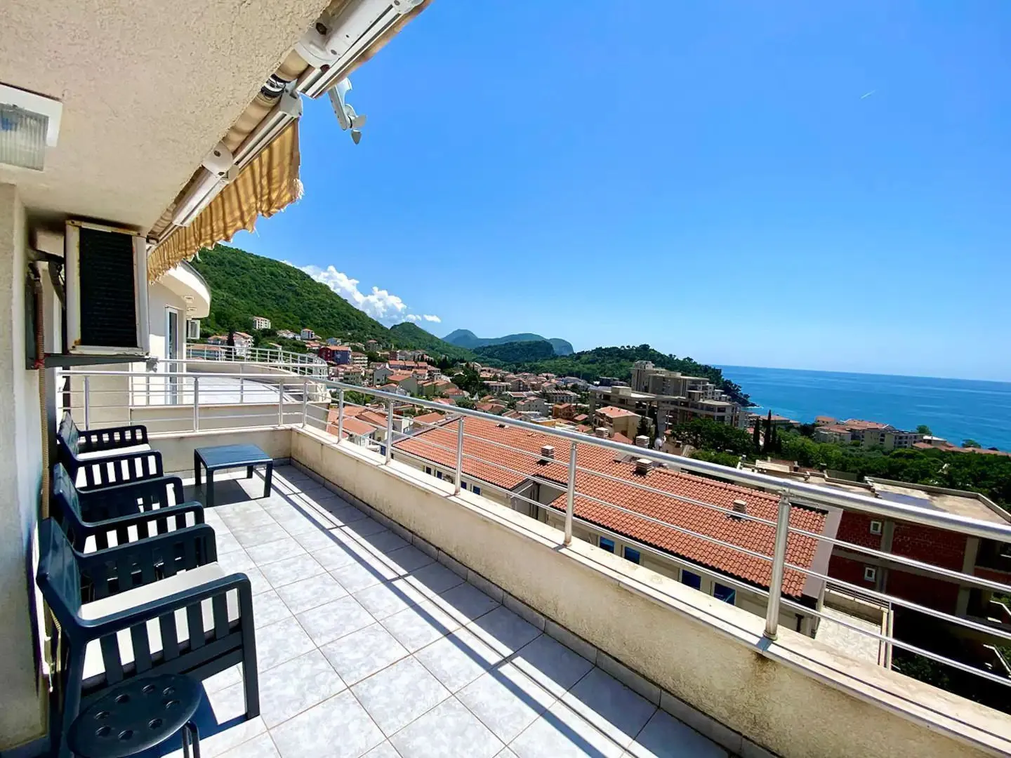 Rent, two bedroom apartment, 93m², Petrovac, Budva