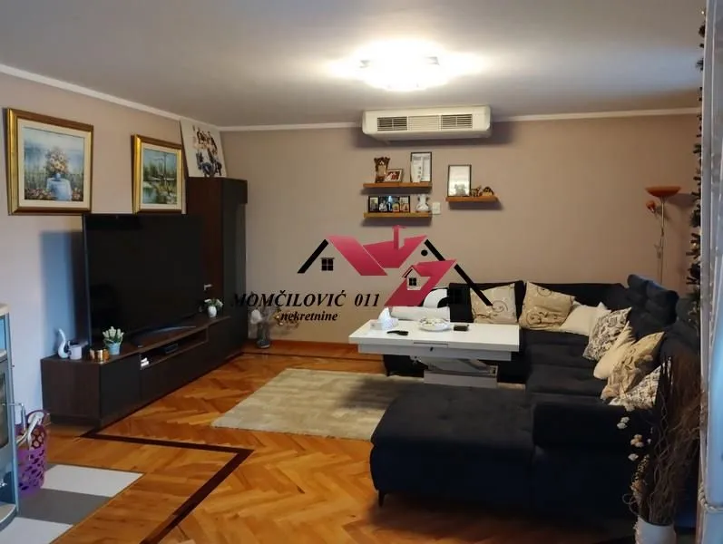 Prodaja, kuća, 430m², Zemun Ugrinovci, Zemun Sve Podlokacije