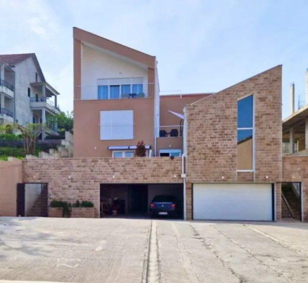 Sale, four bedroom apartment, 122m², Kalimanj, Tivat