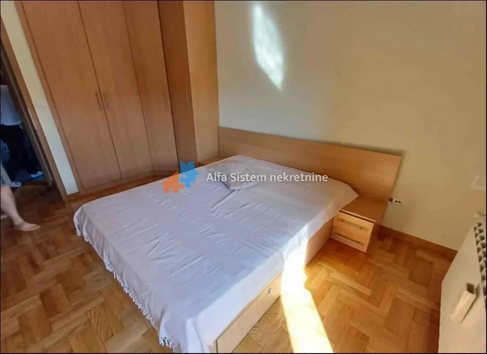 Izdavanje, trosoban stan, 80m², Južni Bulevar, Vračar Sve Podlokacije