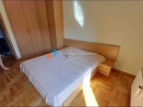Rent, three bedroom apartment, 80m², Južni Bulevar, Vračar Sve Podlokacije - image 5