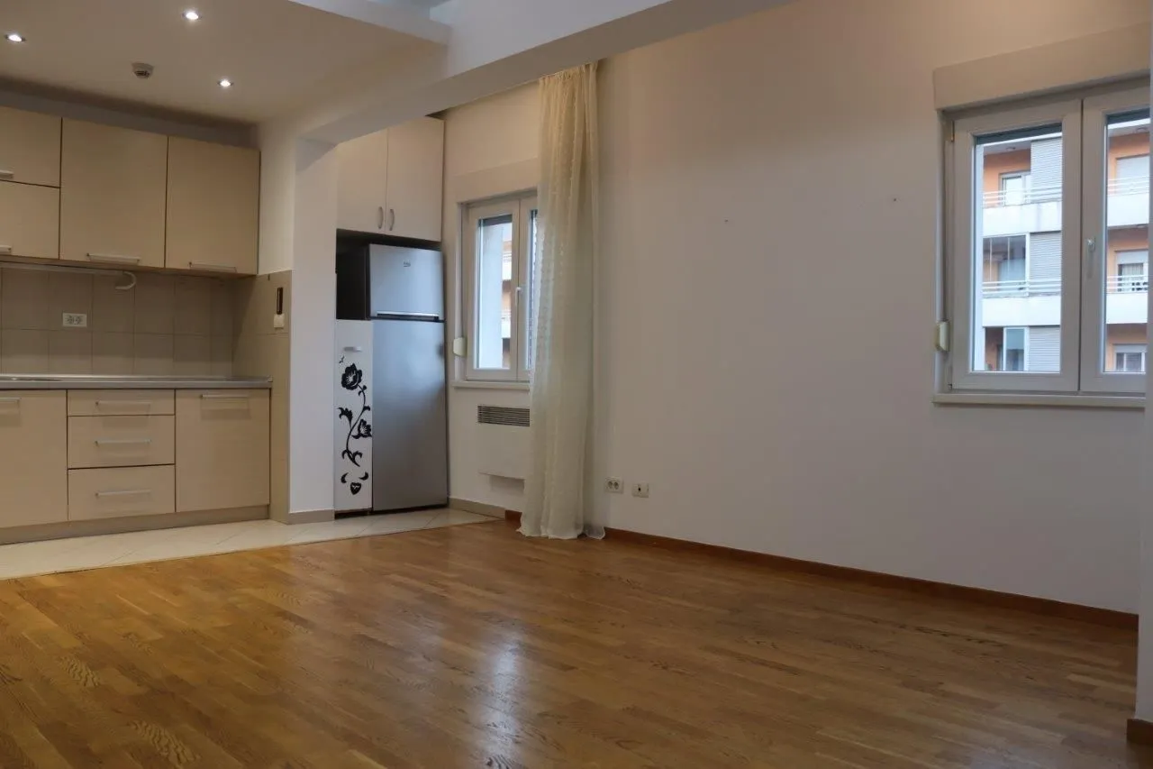 Izdavanje, trosoban stan, 70m², City Kvart, Podgorica