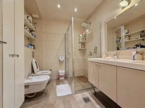 Prodaja, trosoban stan, 140m², Momišići, Podgorica - image 12