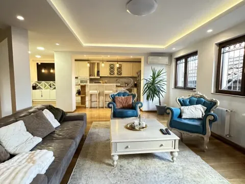 Sale, house, 300m², Lekino Brdo, Voždovac Sve Podlokacije