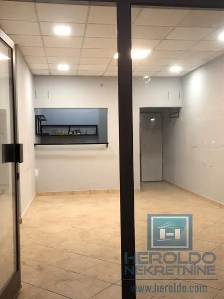 Izdavanje, poslovni prostor, 32m², Centar, Jagodina