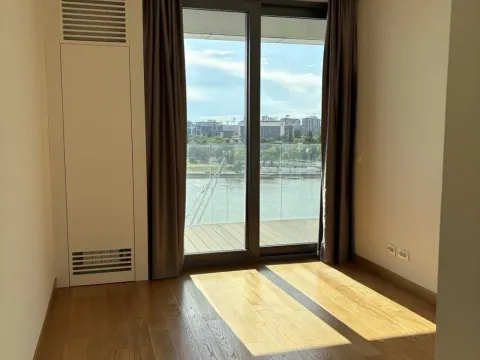 Izdavanje, trosoban stan, 92m², Savski Venac, Beograd - image 11