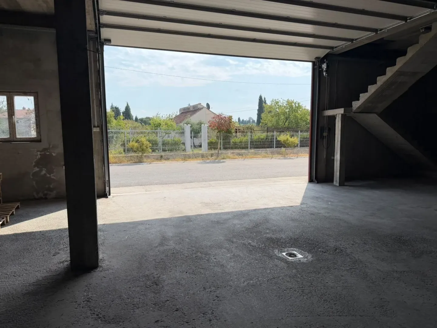 Rent, office space, 1500m², Zeta, Podgorica