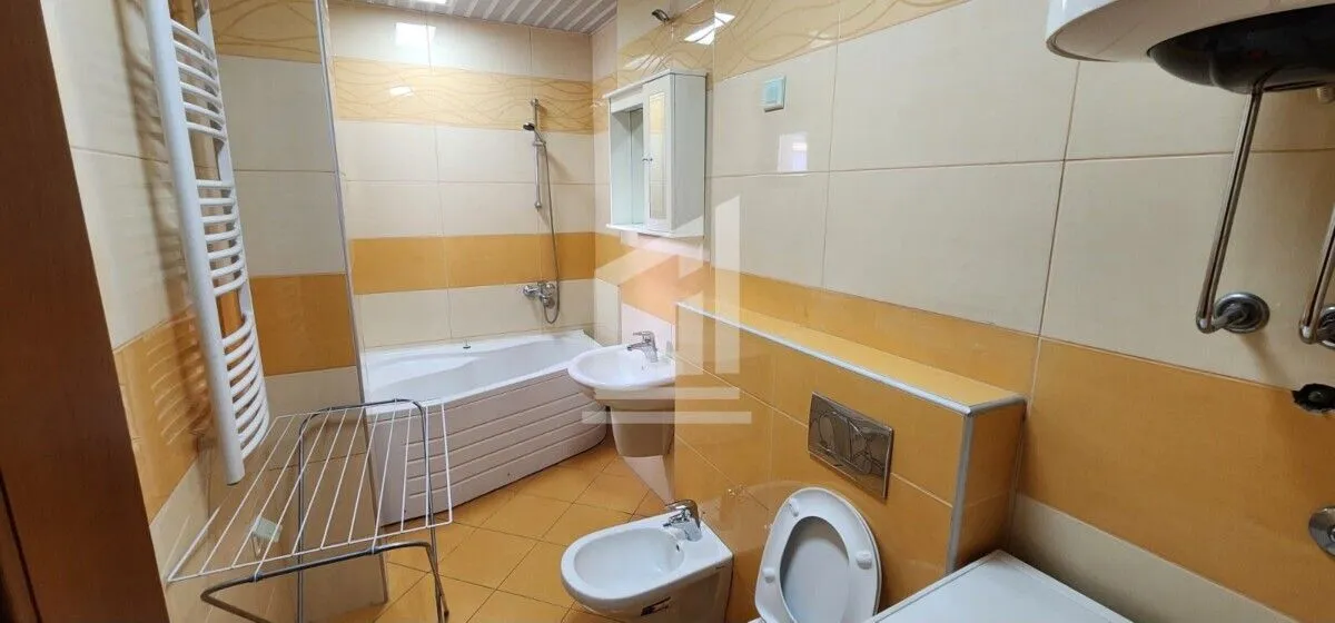 Izdavanje, trosoban stan, 105m², Preko Morače, Podgorica