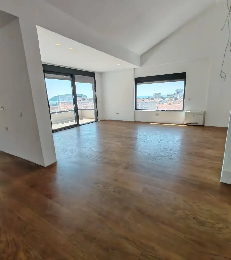 Prodaja, trosoban stan, 130m², Centar, Budva