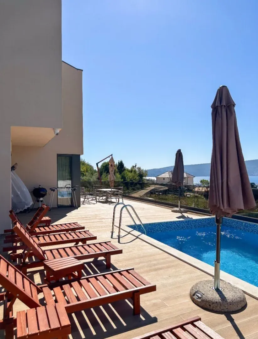 Izdavanje, kuća, 240m², Seljanovo, Tivat