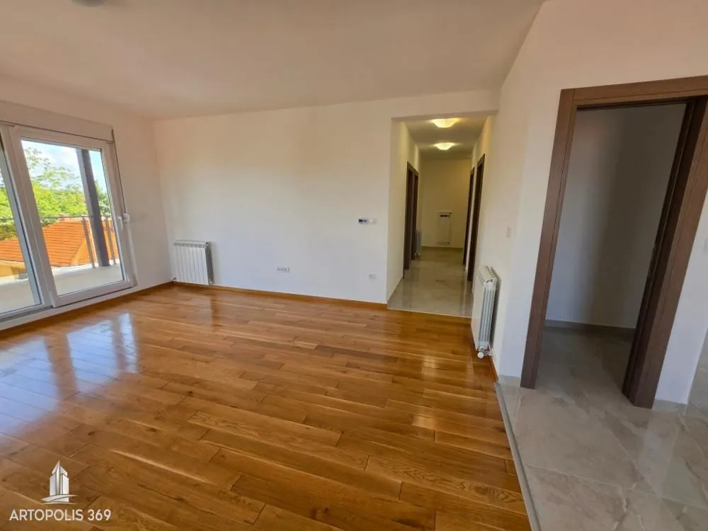Prodaja, dvosoban stan, 82m², Batajnica, Beograd