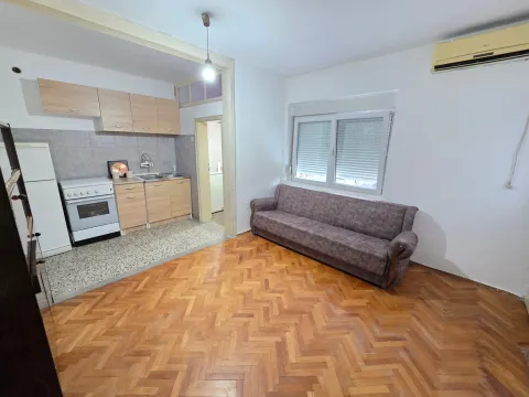 Prodaja, jednosoban stan, 45m², Centar, Podgorica - image 2