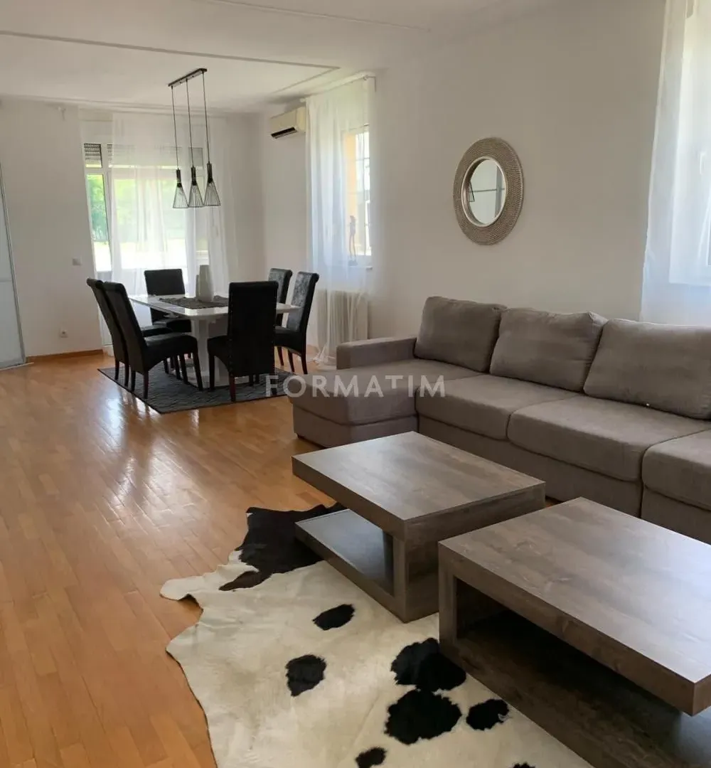 Izdavanje, četvorosoban stan, 125m², Savski Venac, Beograd