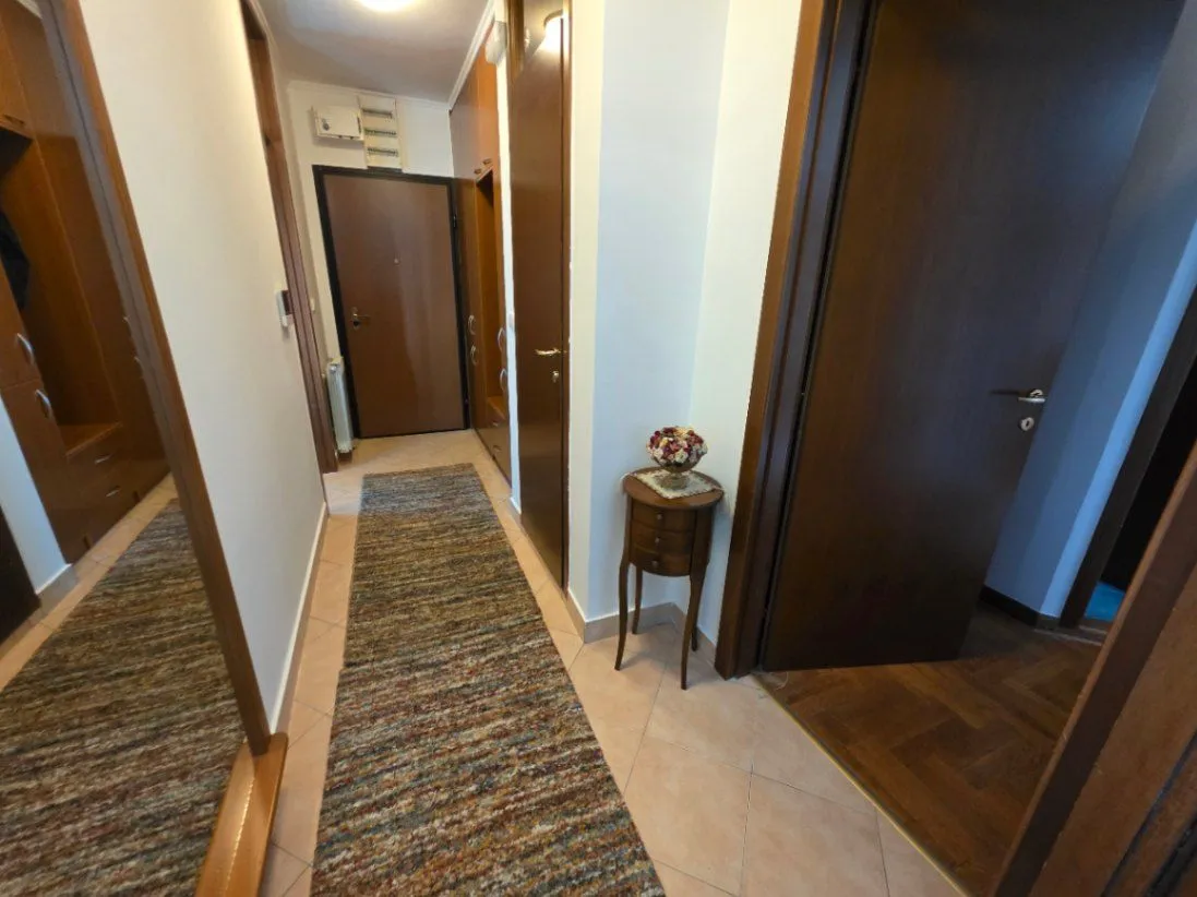 Prodaja, trosoban stan, 130m², Stari Aerodrom, Podgorica