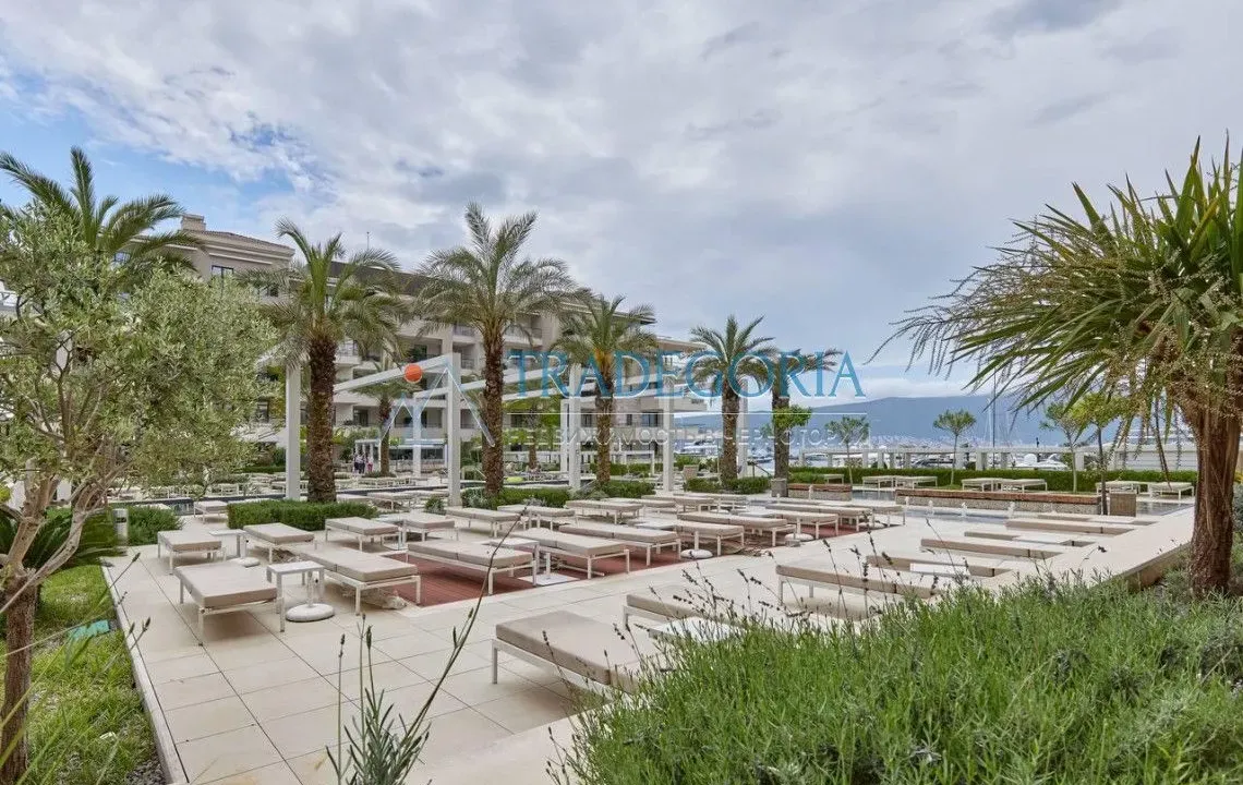 Prodaja, trosoban stan, 192m², Tivat, Crna Gora