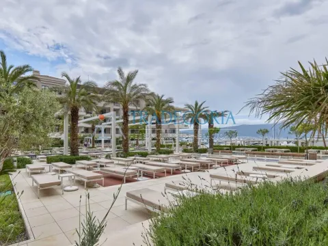 Prodaja, trosoban stan, 192m², Tivat, Crna Gora