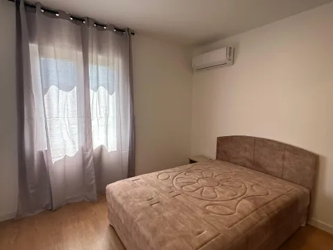 Izdavanje, trosoban stan, 200m², Centar, Tivat - image 13