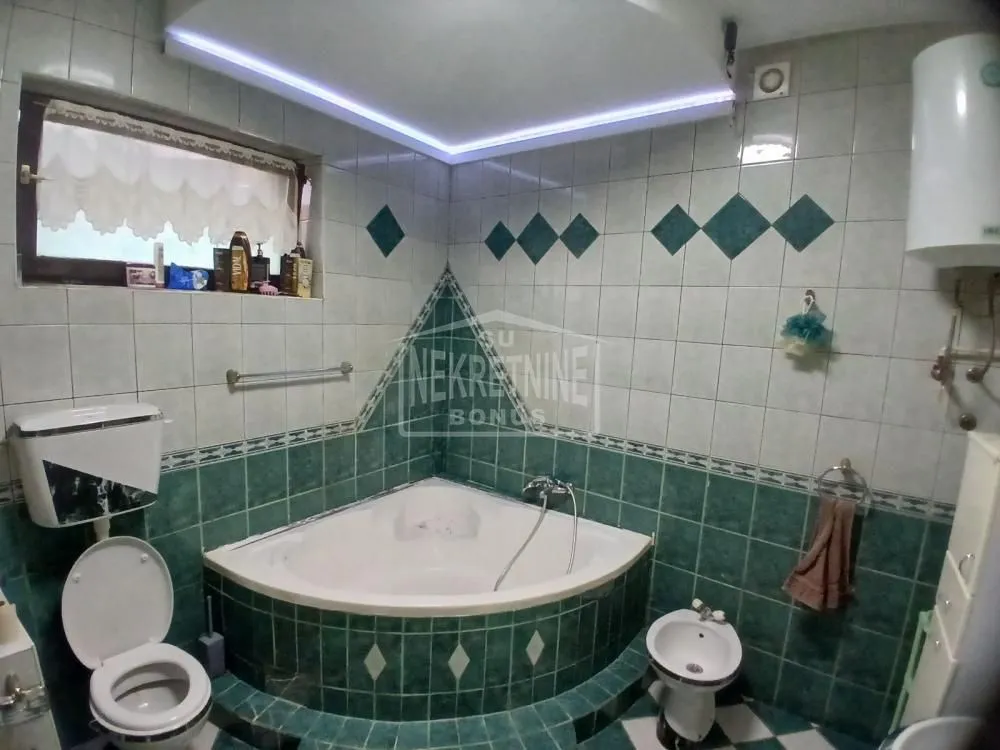 Prodaja, kuća, 192m², Novo Selo, Subotica