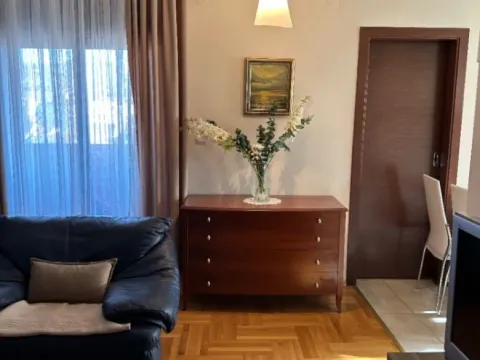 Izdavanje, dvosoban stan, 60m², Stari Aerodrom, Podgorica - image 4