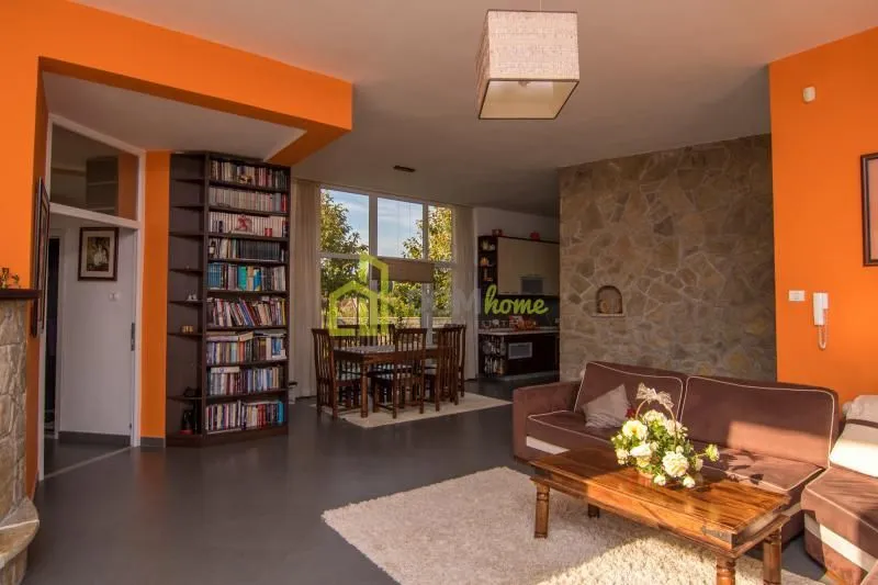 Izdavanje, kuća, 250m², Tološi, Podgorica