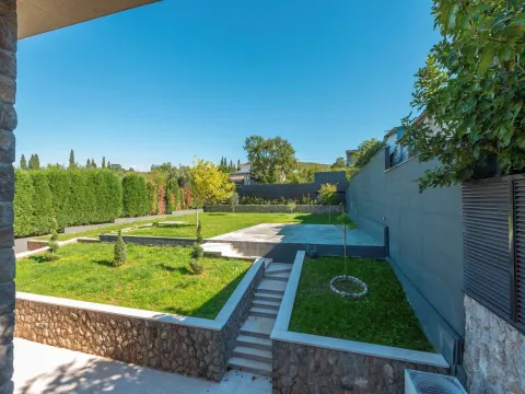 Prodaja, kuća, 492m², Mareza, Podgorica - image 34