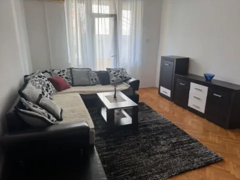 Izdavanje, dvosoban stan, 65m², Centar, Podgorica