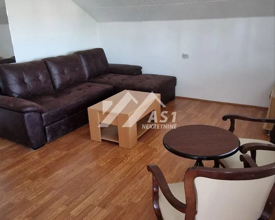 Izdavanje, trosoban stan, 90m², Blok 8, Petrovaradin