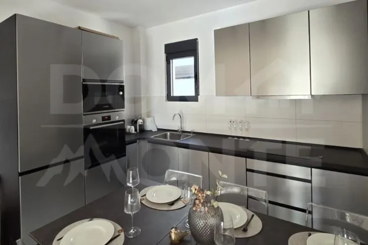 Izdavanje, dvosoban stan, 61m², Pod Kuk, Tivat