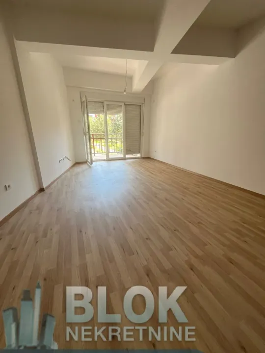 Izdavanje, dvosoban stan, 90m², Zabjelo, Podgorica