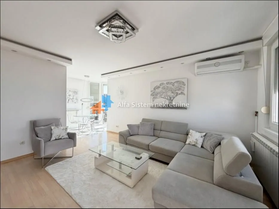 Izdavanje, četvorosoban stan, 100m², Banovo Brdo, Beograd