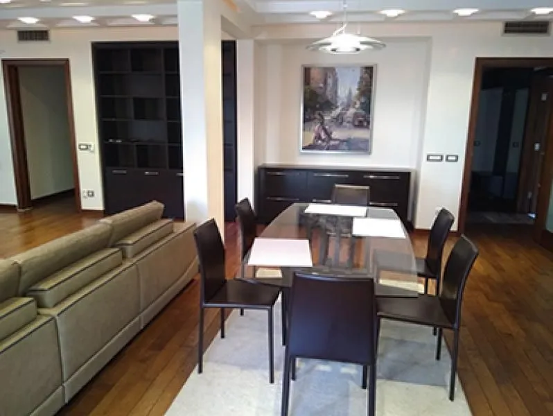 Izdavanje, četvorosoban stan, 270m², Vračar Hram, Vračar Sve Podlokacije