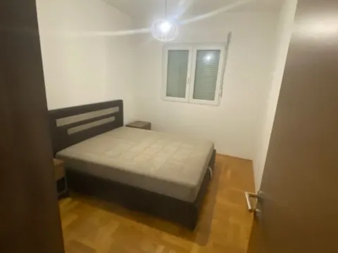 Izdavanje, jednosoban stan, 43m², Tuški Put, Podgorica - image 4