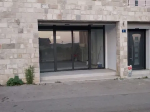 Izdavanje,  poslovni prostor, 37m2, Stari Bar, Bar