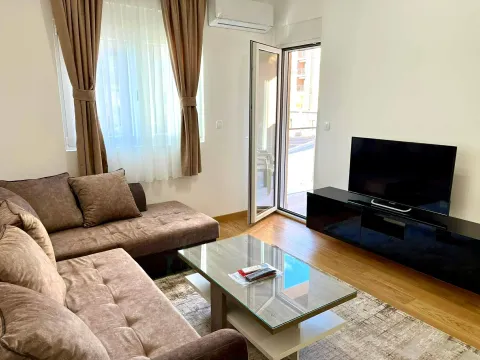Izdavanje, jednosoban stan, 47m², City Kvart, Podgorica - image 2