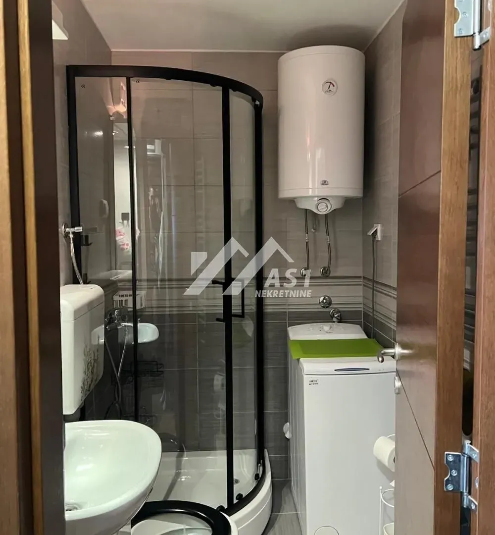 Izdavanje, dvosoban stan, 41m², Bulevar Oslobodjenja, Novi Sad Sve Podlokacije
