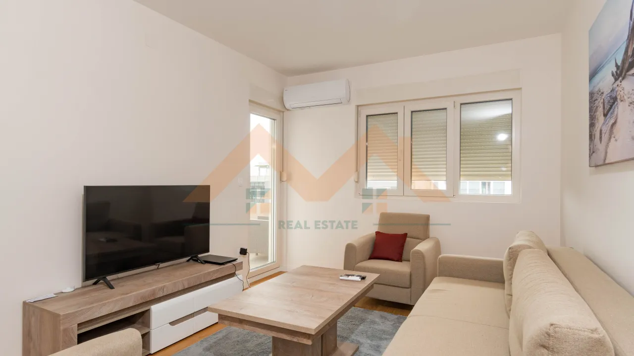 Izdavanje, jednosoban stan, 45m², Central Point, Podgorica