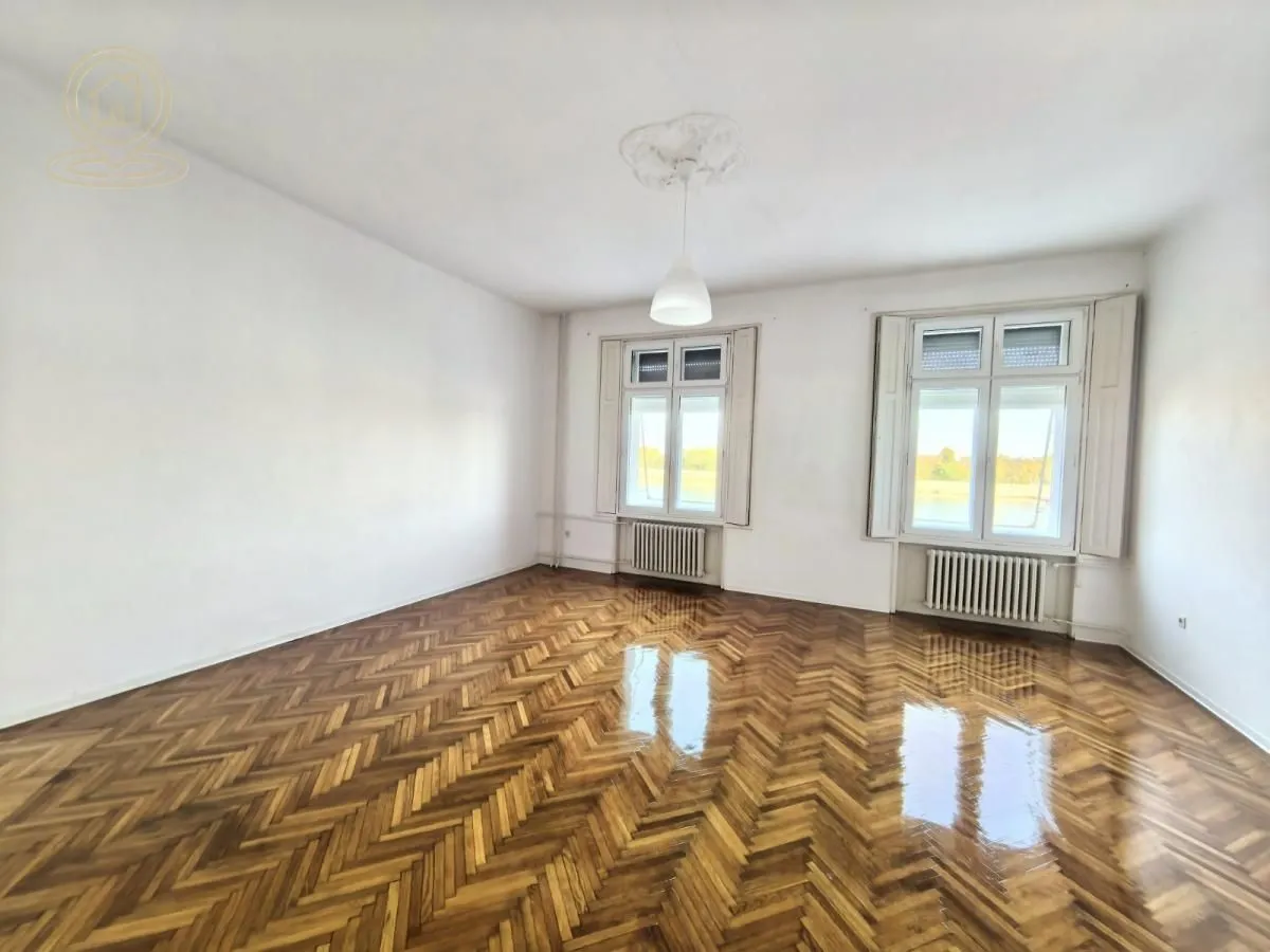 Izdavanje, trosoban stan, 136m², Kej, Novi Sad Sve Podlokacije