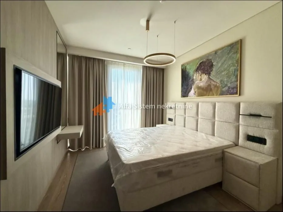 Izdavanje, trosoban stan, 98m², Savski Venac, Beograd