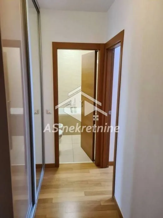 Izdavanje, trosoban stan, 82m², Vračar Hram, Vračar Sve Podlokacije