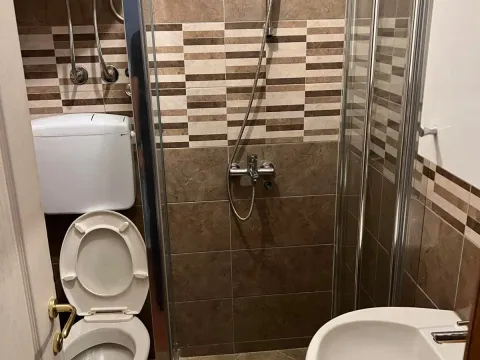 Izdavanje, trosoban stan, 140m², Vranići, Podgorica - image 9